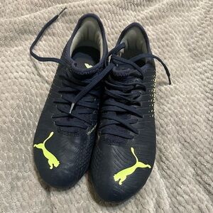 Puma Women’s Navy and Yellow Soccer Cleats size 7 (runs small)